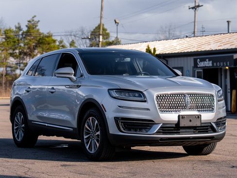 Used 2019 Lincoln Nautilus Select image 3