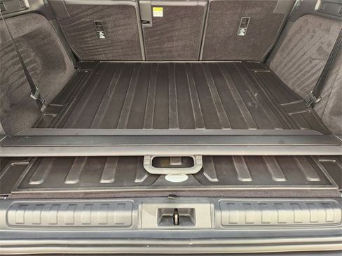 Used 2025 Land Rover Discovery S image 31