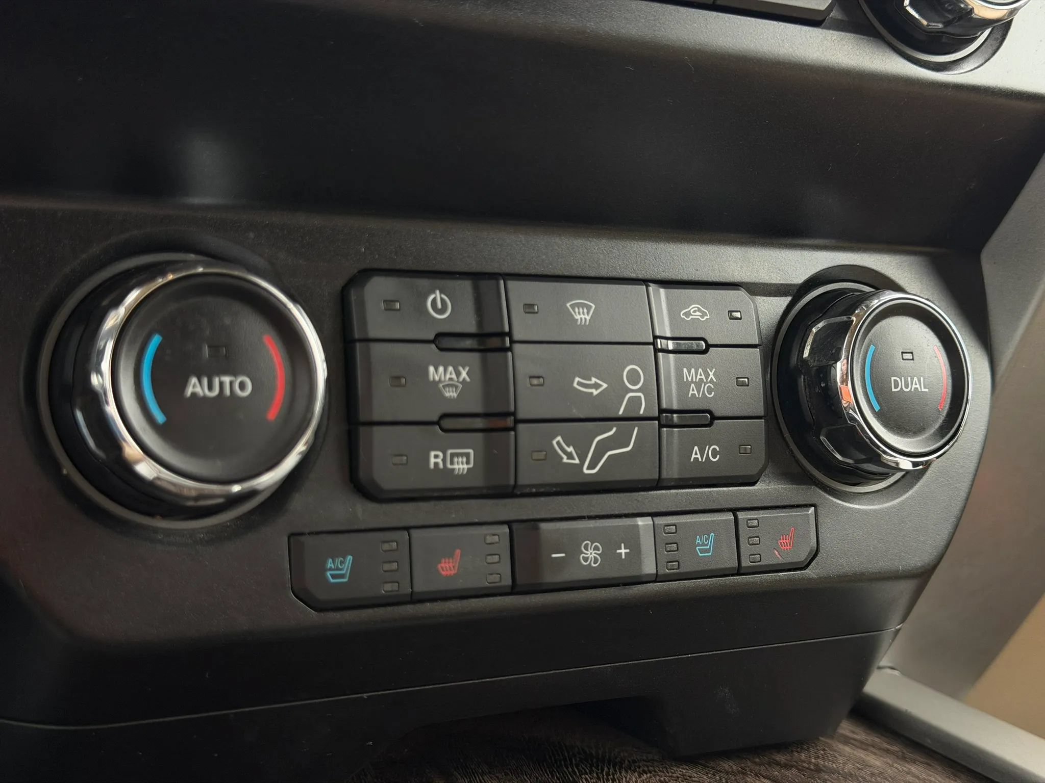 Used 2019 Ford F250 Lariat w/ Lariat Ultimate Package AWD/4WD image 33