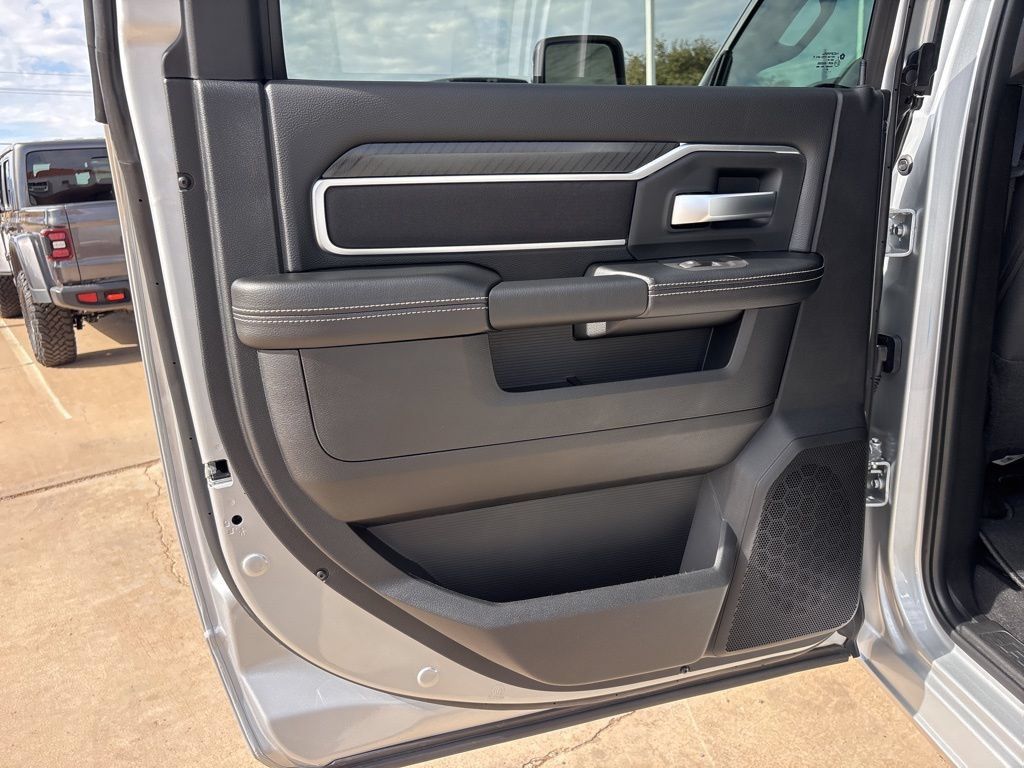 New 2026 RAM 3500 Big Horn AWD/4WD image 17