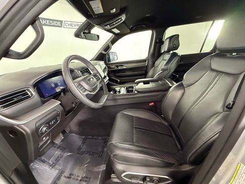 Used 2024 Jeep Wagoneer L Series II w/ Flexible Seating Group image 15