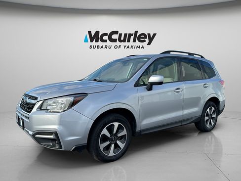 Used 2017 Subaru Forester 2.5i Premium w/ Popular Package #2A AWD/4WD image 2