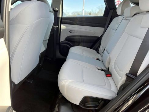 Certified 2025 Hyundai Tucson SE image 11