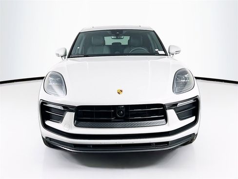 New 2026 Porsche Macan image 6