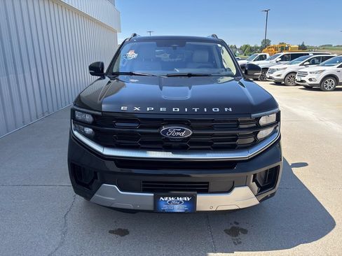 Used 2025 Ford Expedition Max Platinum w/ Driver's Package AWD/4WD image 2