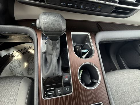 Used 2022 Toyota Sienna LE image 19