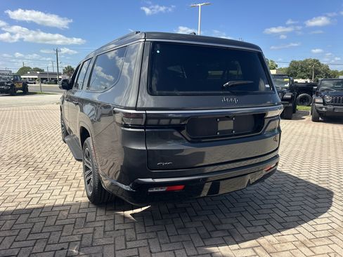 New 2026 Jeep Grand Wagoneer L 4WD w/ Premium Group I image 9
