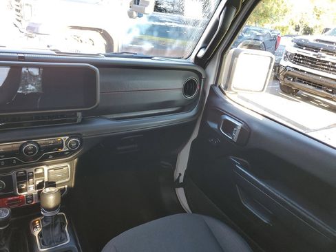 Used 2024 Jeep Wrangler Unlimited Rubicon AWD/4WD image 14