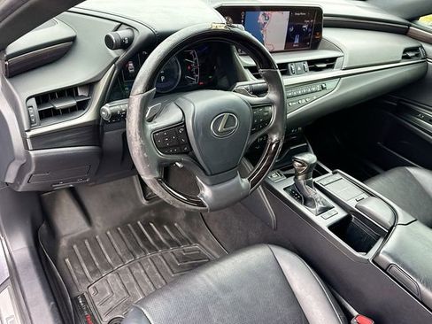 Used 2019 Lexus ES 300h w/ Premium Package image 9