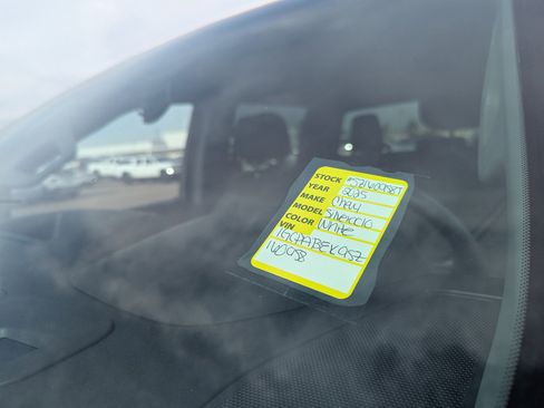 Used 2025 Chevrolet Silverado 1500 Custom image 9