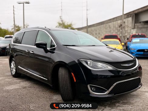 Used 2019 Chrysler Pacifica Touring-L image 8