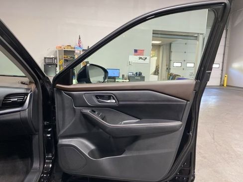 Certified 2022 Nissan Rogue SV w/ SV Premium Package AWD/4WD image 28