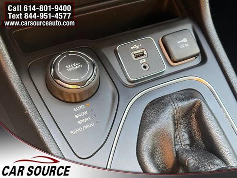 Used 2019 Jeep Cherokee Latitude w/ Popular Appearance Group AWD/4WD image 21
