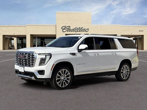 Used 2026 GMC Yukon XL Denali w/ Denali Reserve Package AWD/4WD image 32
