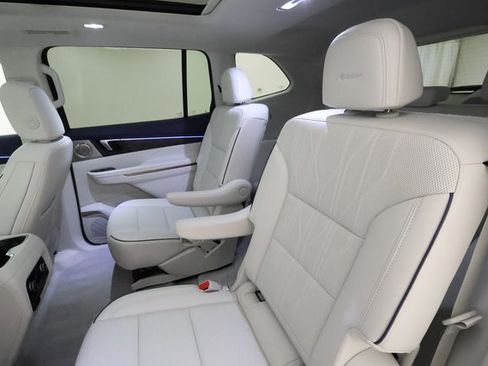 Used 2025 Buick Enclave Avenir image 20