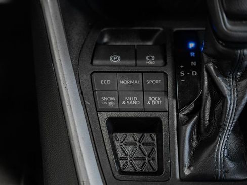 Used 2022 Toyota RAV4 XLE image 15