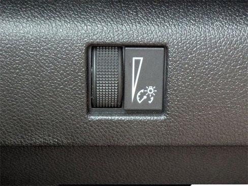 Used 2023 Chevrolet Colorado Z71 w/ Z71 Convenience Package 2 image 25