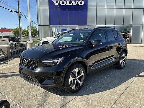 New 2026 Volvo XC40 B5 Plus w/ Climate Package AWD/4WD image 3