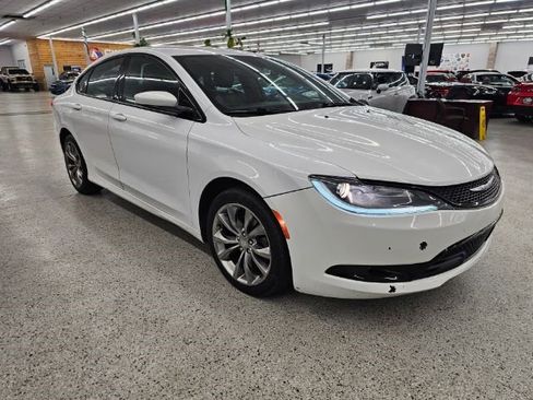Used 2015 Chrysler 200 S w/ Comfort Group image 3