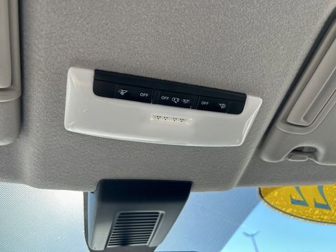 Used 2022 Nissan Kicks SV FWD image 37