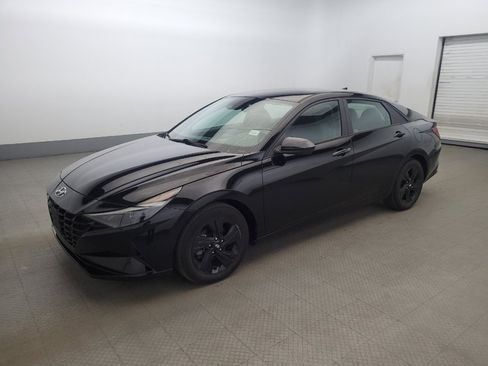 Used 2023 Hyundai Elantra SEL image 2