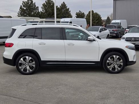 Used 2024 Mercedes-Benz EQB 300 4MATIC image 45