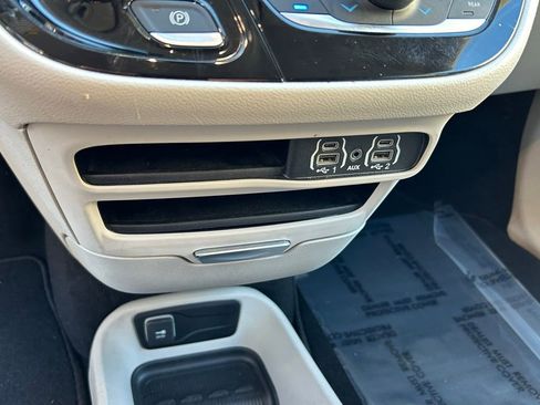 Certified 2023 Chrysler Pacifica Touring-L FWD image 22