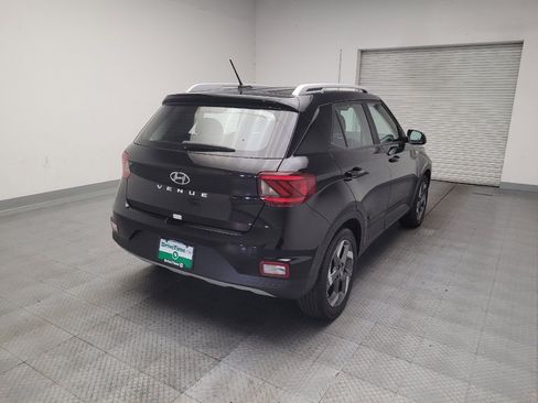 Used 2024 Hyundai Venue SEL FWD image 9