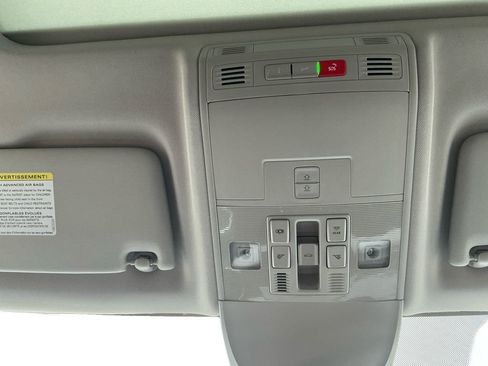 New 2025 Volkswagen Taos SE image 22