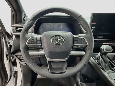 Certified 2026 Toyota Sienna Limited FWD image 9