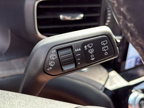 Used 2022 Ford Explorer Platinum w/ Equipment Group 601A AWD/4WD image 18