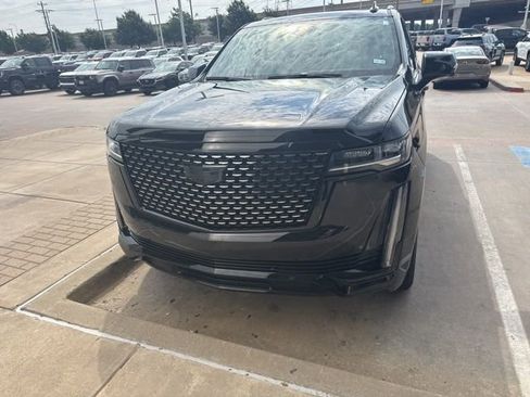 Used 2023 Cadillac Escalade Premium Luxury AWD/4WD image 2