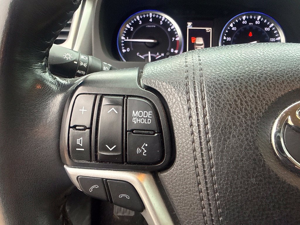 Used 2019 Toyota Highlander Limited FWD image 22