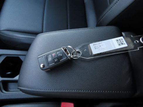 Used 2019 Volkswagen Tiguan SE image 26