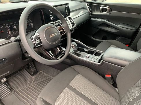 Used 2023 Kia Sorento LX image 11