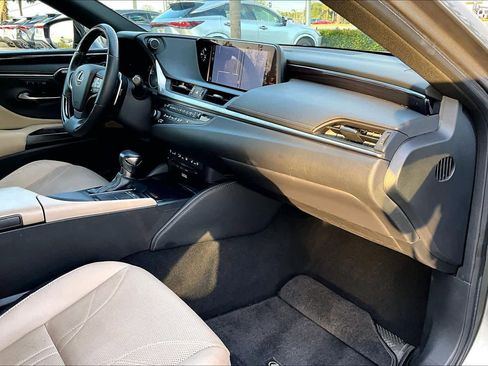 Used 2019 Lexus ES 350 w/ Luxury Package image 18