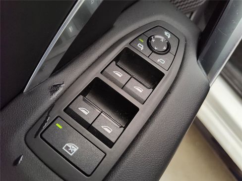 Used 2025 BMW X1 xDrive28i image 16