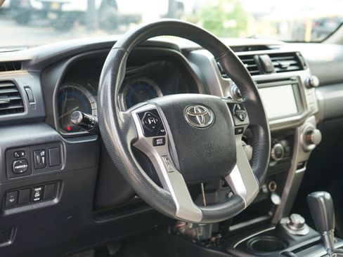 Used 2018 Toyota 4Runner SR5 Premium AWD/4WD image 11