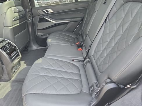 Used 2024 BMW X7 xDrive40i w/ M Sport Package AWD/4WD image 18