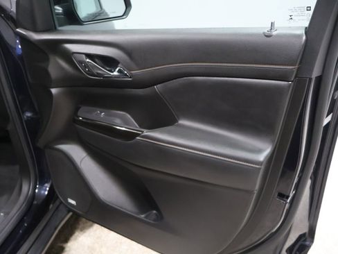 Used 2023 GMC Acadia SLT w/ Preferred Package image 29