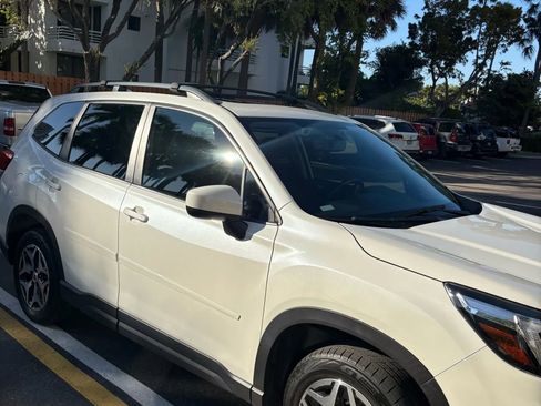 Used 2021 Subaru Forester Premium image 2