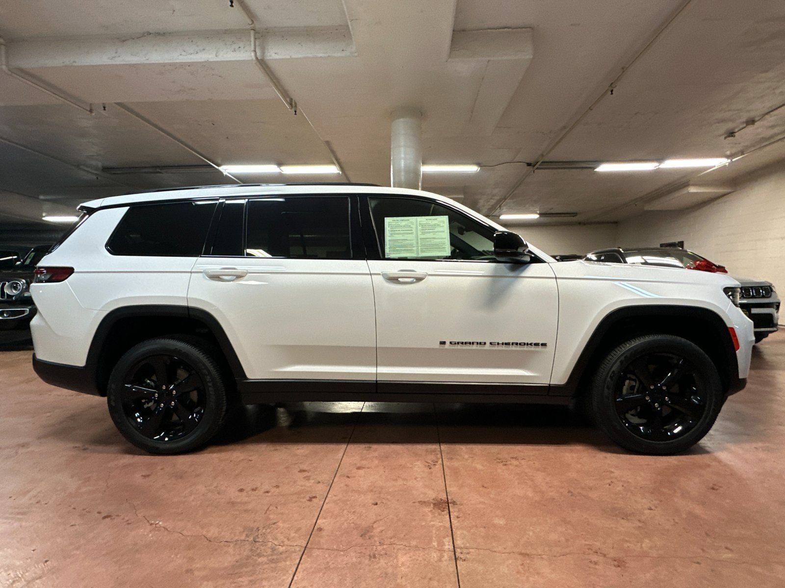 Used 2025 Jeep Grand Cherokee L Altitude AWD/4WD image 6