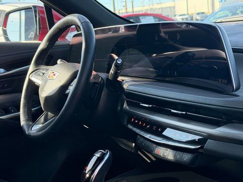 Used 2024 Cadillac XT4 Premium Luxury image 18