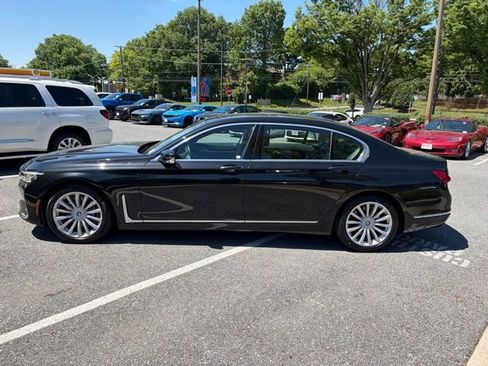 Used 2022 BMW 740i xDrive AWD/4WD image 4