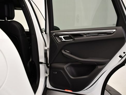 Certified 2026 Porsche Macan AWD/4WD image 52