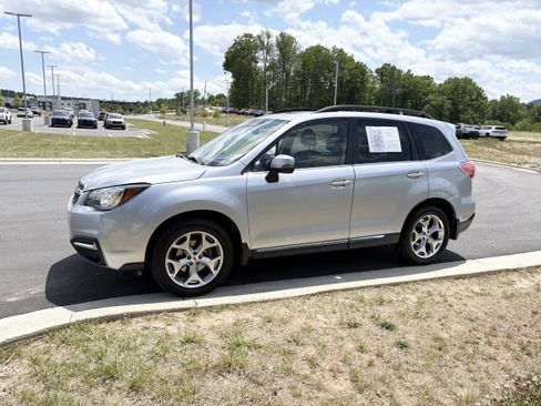 Used 2018 Subaru Forester 2.5i Touring AWD/4WD image 4