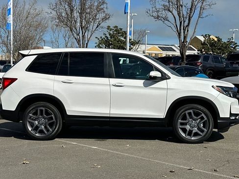 Used 2023 Honda Passport EX-L image 3