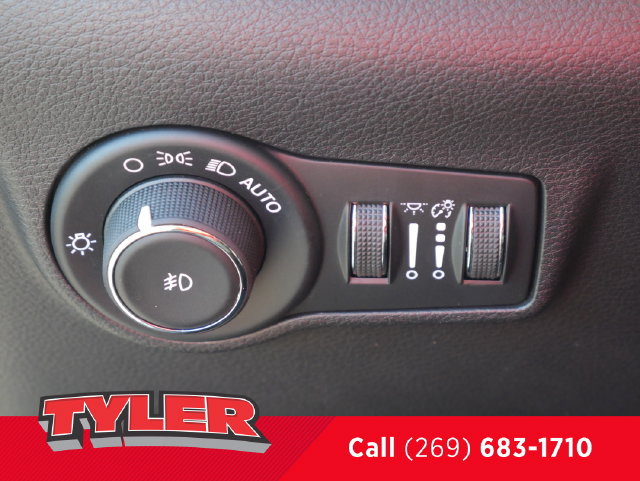 Used 2024 Jeep Compass Limited AWD/4WD image 20