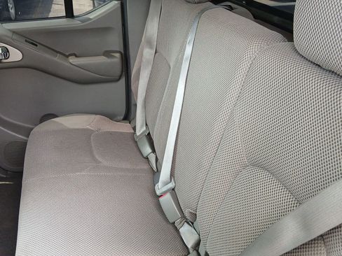 Used 2014 Nissan Frontier SV w/ SV Value Truck Package RWD image 18