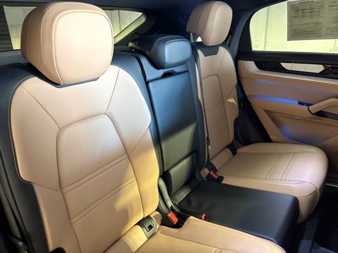 Certified 2024 Porsche Cayenne S AWD/4WD image 27